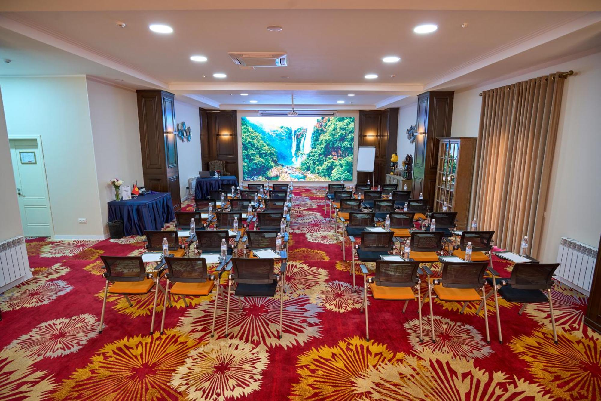 Garden Hotel & Spa Bişkek Dış mekan fotoğraf