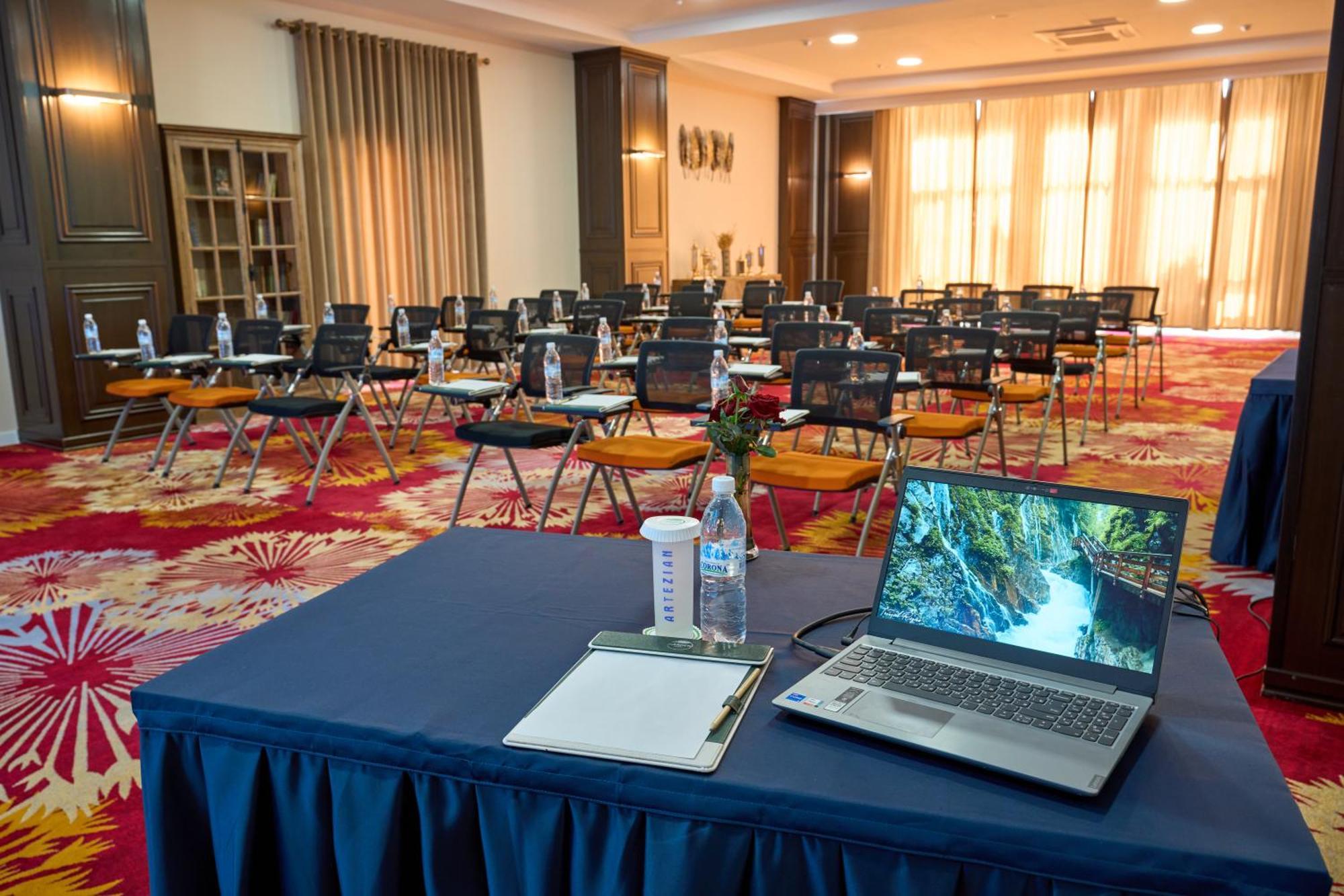 Garden Hotel & Spa Bişkek Dış mekan fotoğraf
