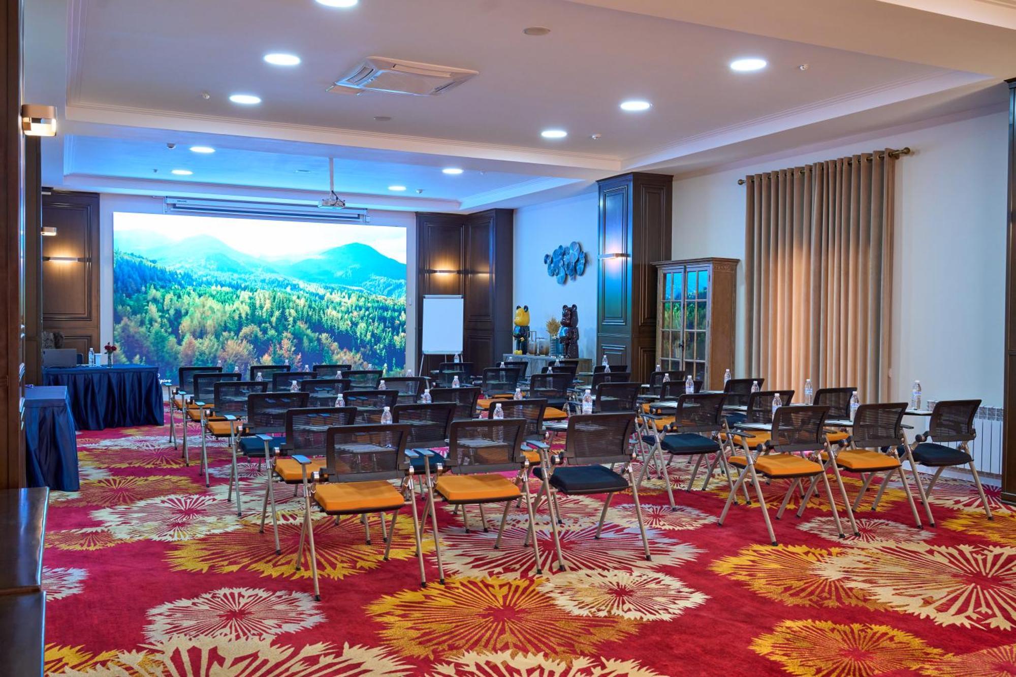 Garden Hotel & Spa Bişkek Dış mekan fotoğraf